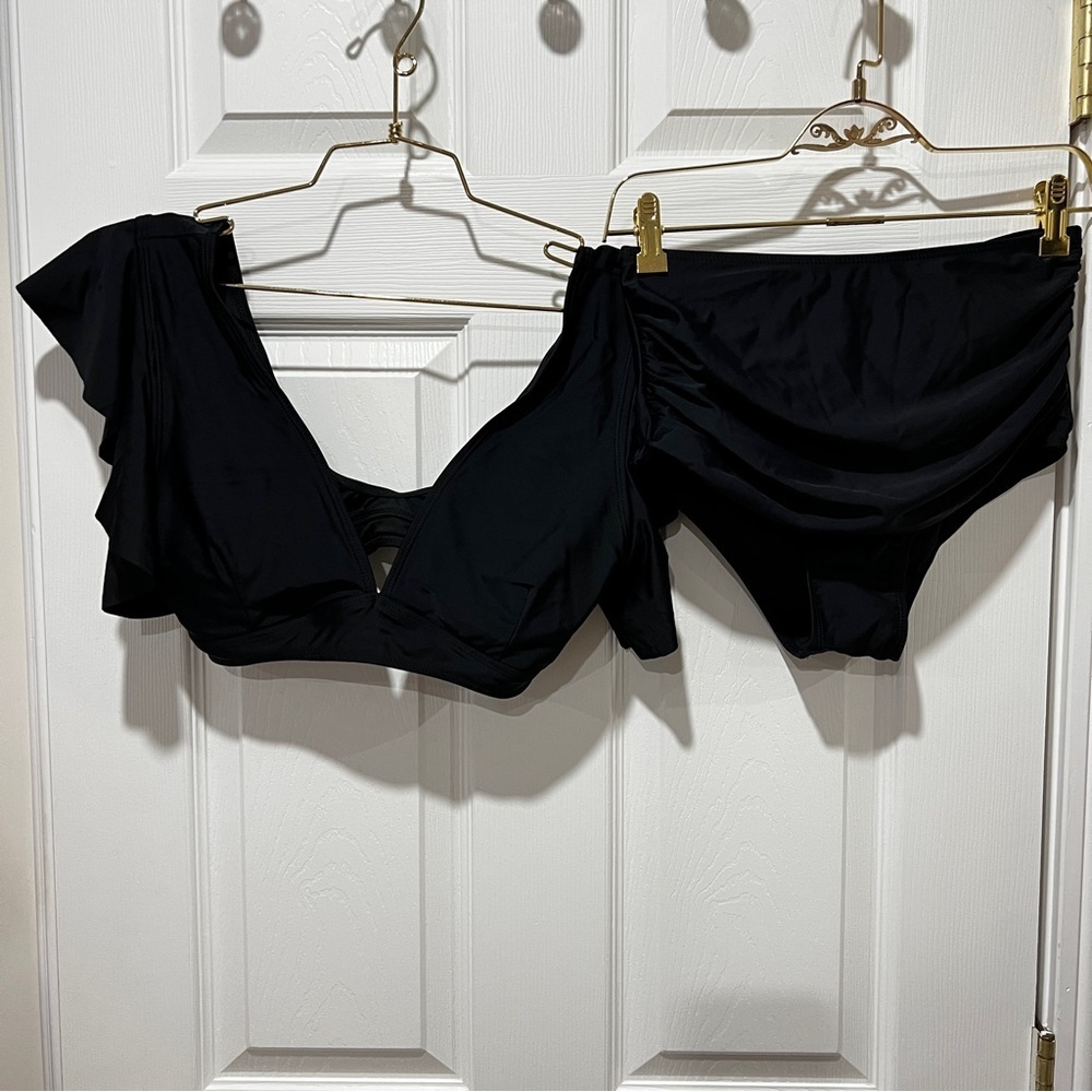 Swimwear 2 PC Top & Bottom Ruffle Detail Hight-Wasted Bikini Size Small Black